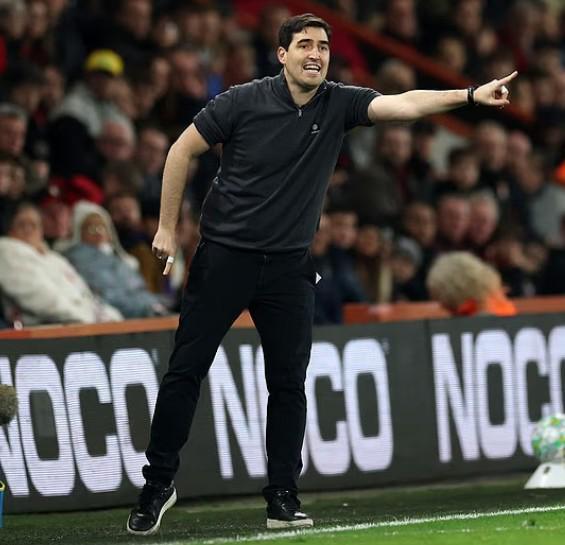 开云体育网站-邮报：热刺和水晶宫对伊劳拉感兴趣，但他倾向与伯恩茅斯续约